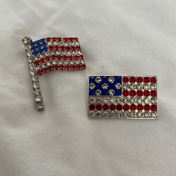 Vintage Jewelry - Pair of Silvertone vintage rhinestone flag brooches